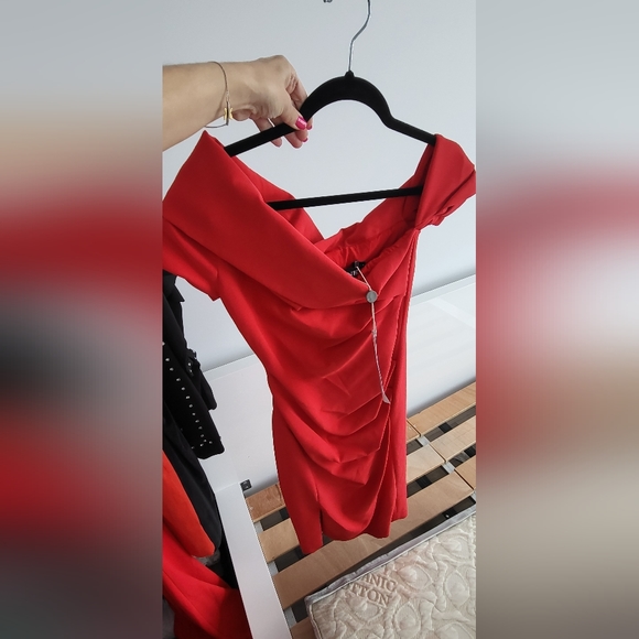 HANEY Off-the-shoulder Crepe Dress - Picture 3 of 5